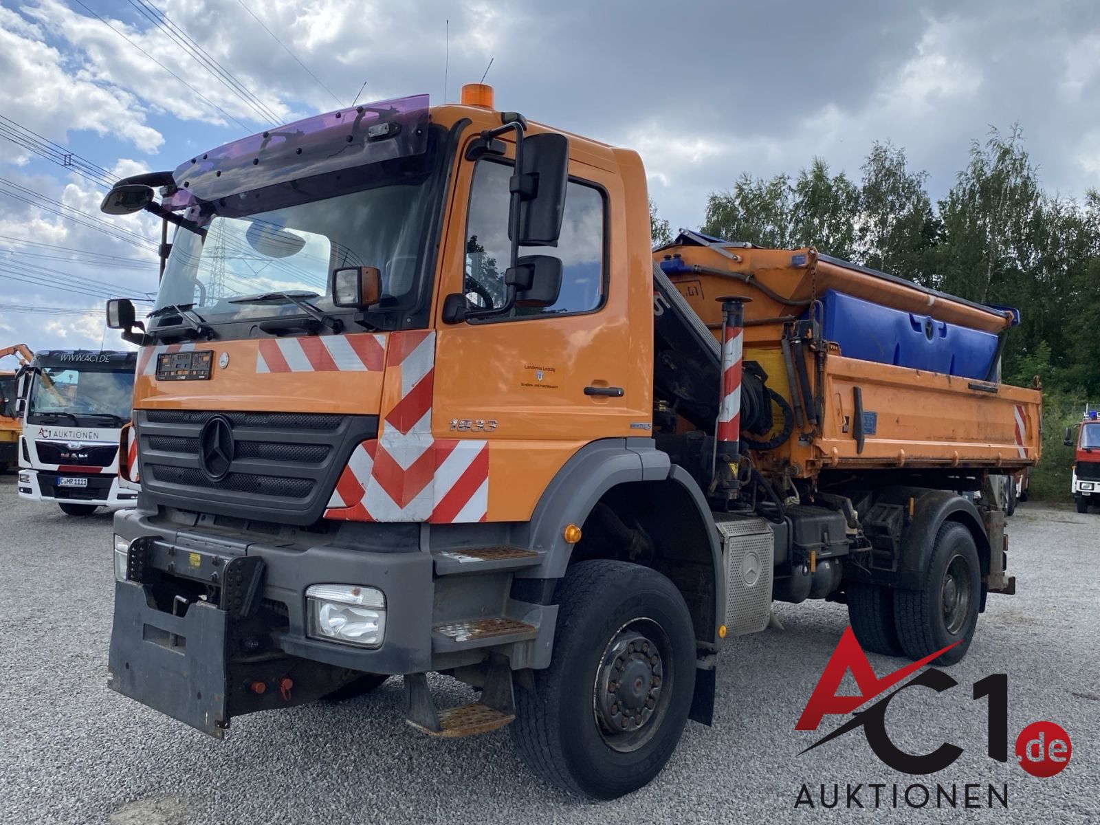 MB Axor Allradkipper mit Ladekran HIAB 088